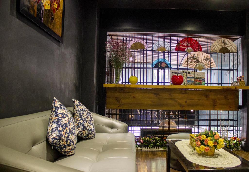 Sunny Serviced Apartment