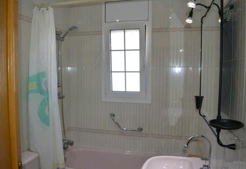 R116 Casa adosada con piscina privada en Cunit photo 4