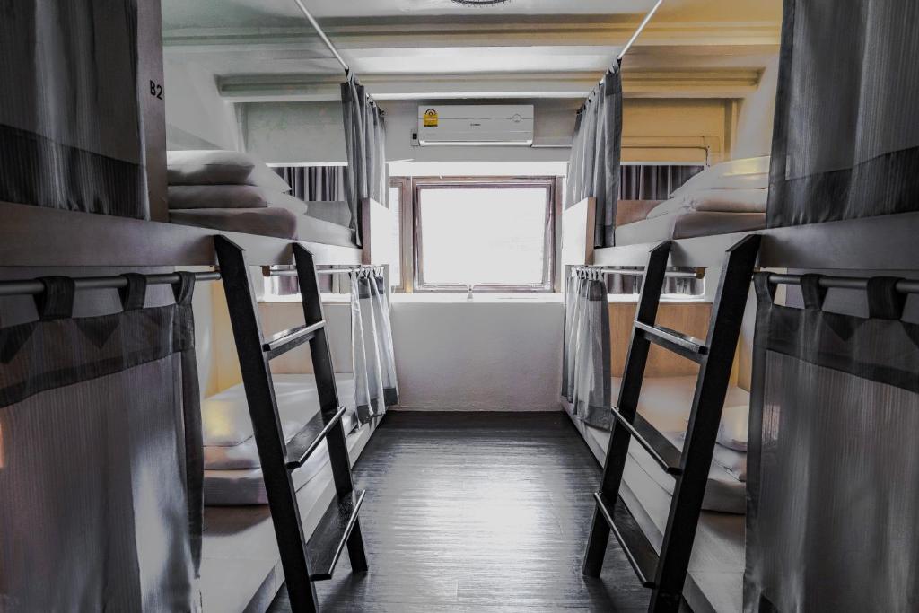Номер (Односпальная кровать в общем номере для мужчин и женщин), 3Howw Hostel @ Sukhumvit 21