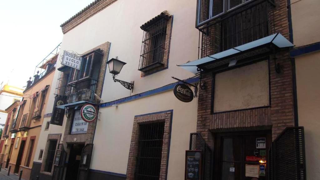 One bedroom apartement with city view balcony and wifi at Sevilla photo 3