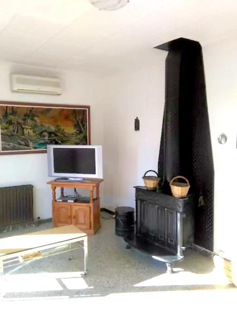 4 bedrooms house with furnished terrace and wifi at Gironella photo 3