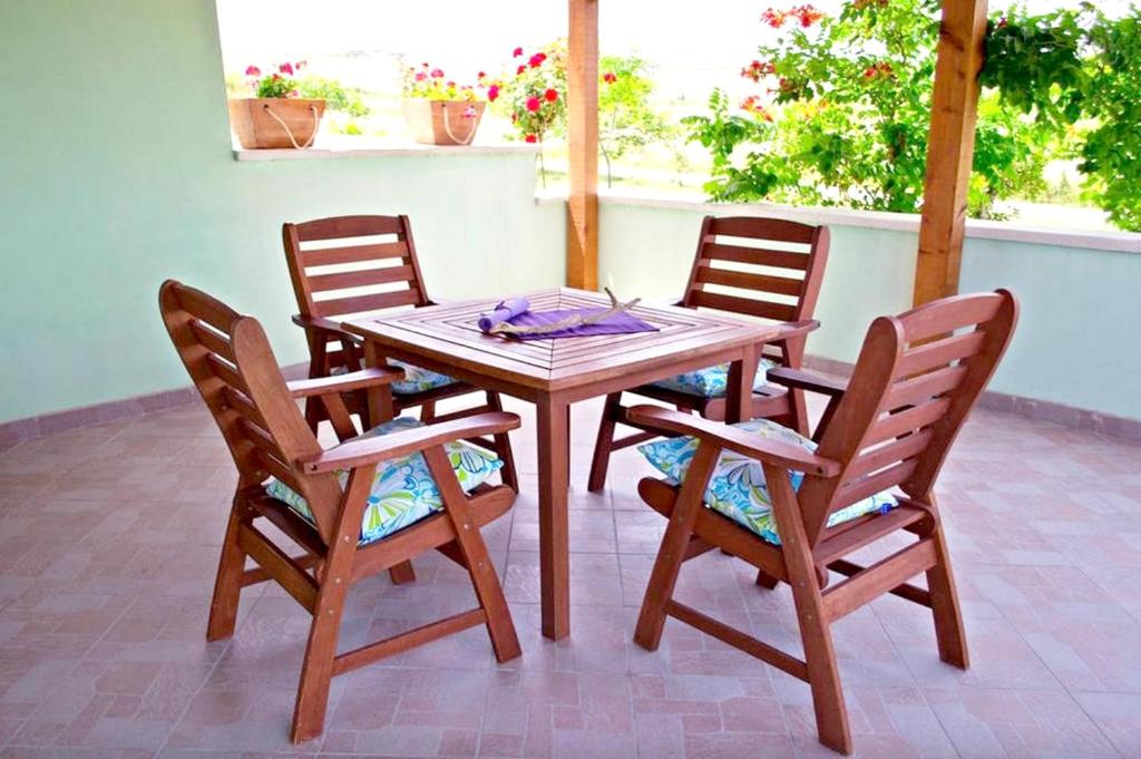 One bedroom appartement at Ljubac 300 m away from the beach with sea view shared pool and garden photo 3
