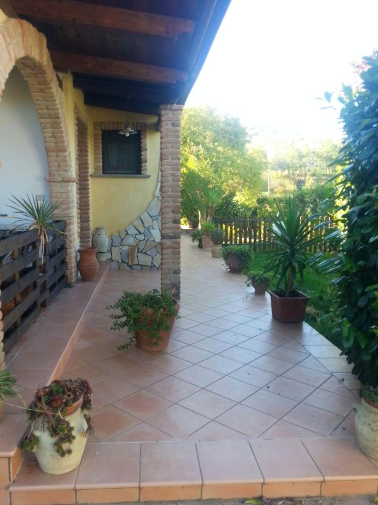 Studio with enclosed garden and wifi at Petrosa 5 km away from the beach photo 1