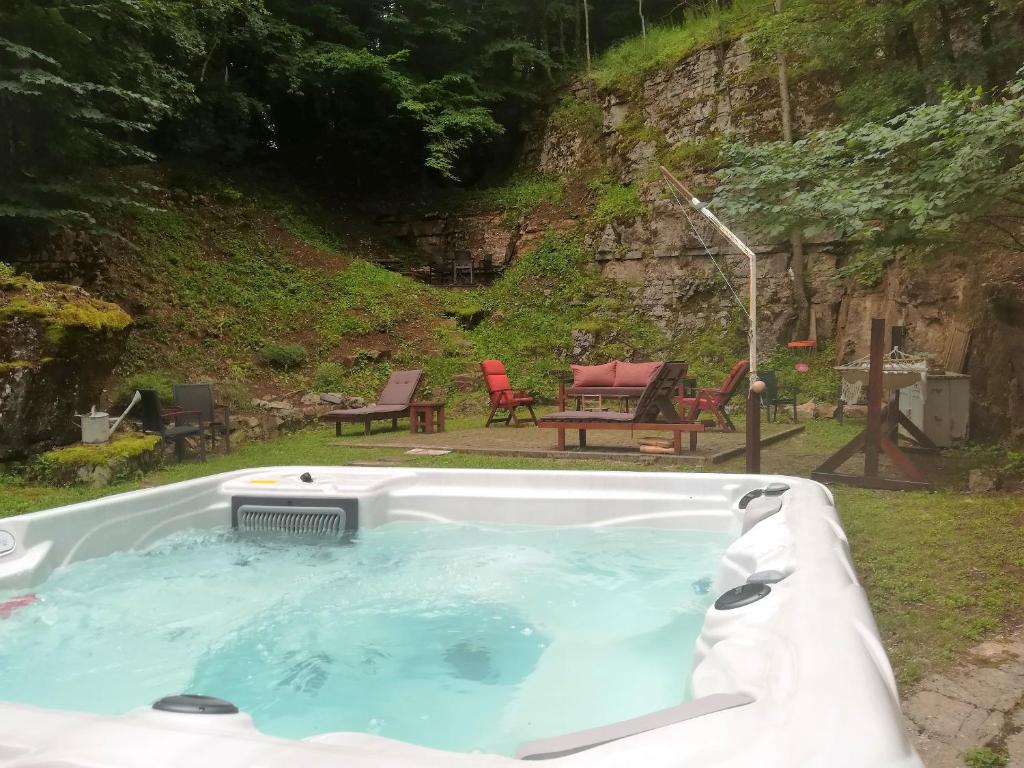 2 bedrooms chalet with jacuzzi furnished garden and wifi at Gospic photo 3