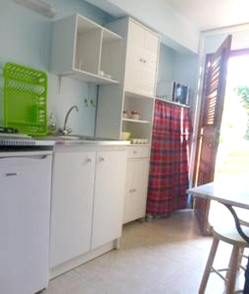 Studio a Sainte Anne a 400 m de la plage avec jardin clos et wifi photo 3