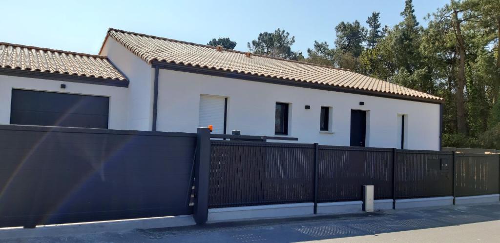 Villa de 3 chambres avec piscine privee jardin clos et wifi a Saint Jean de Monts photo 3
