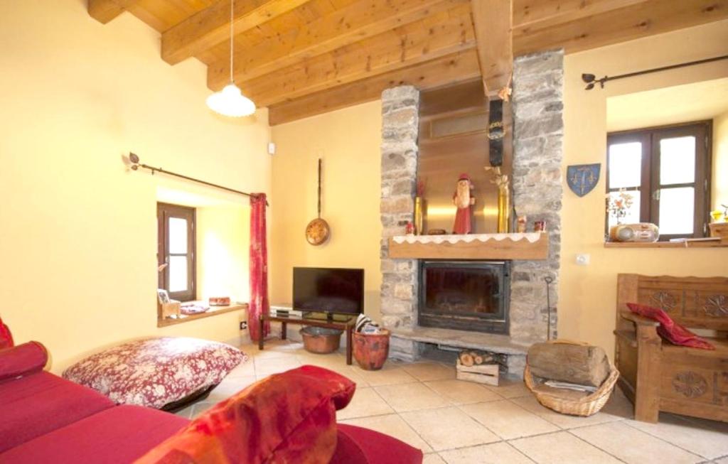 Chalet de 3 chambres avec jardin amenage et wifi a Saint Andre a 8 km des pistes photo 1