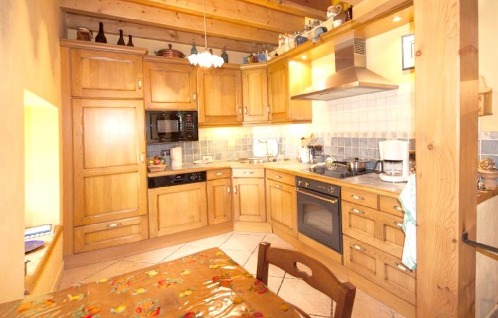 Chalet de 3 chambres avec jardin amenage et wifi a Saint Andre a 8 km des pistes photo 2