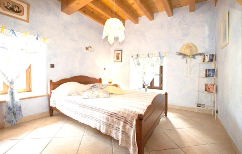 Chalet de 3 chambres avec jardin amenage et wifi a Saint Andre a 8 km des pistes photo 4