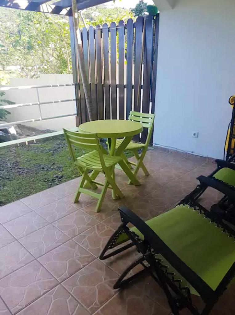 One bedroom appartement with furnished garden and wifi at La Savane 2 km away from the beach photo 1