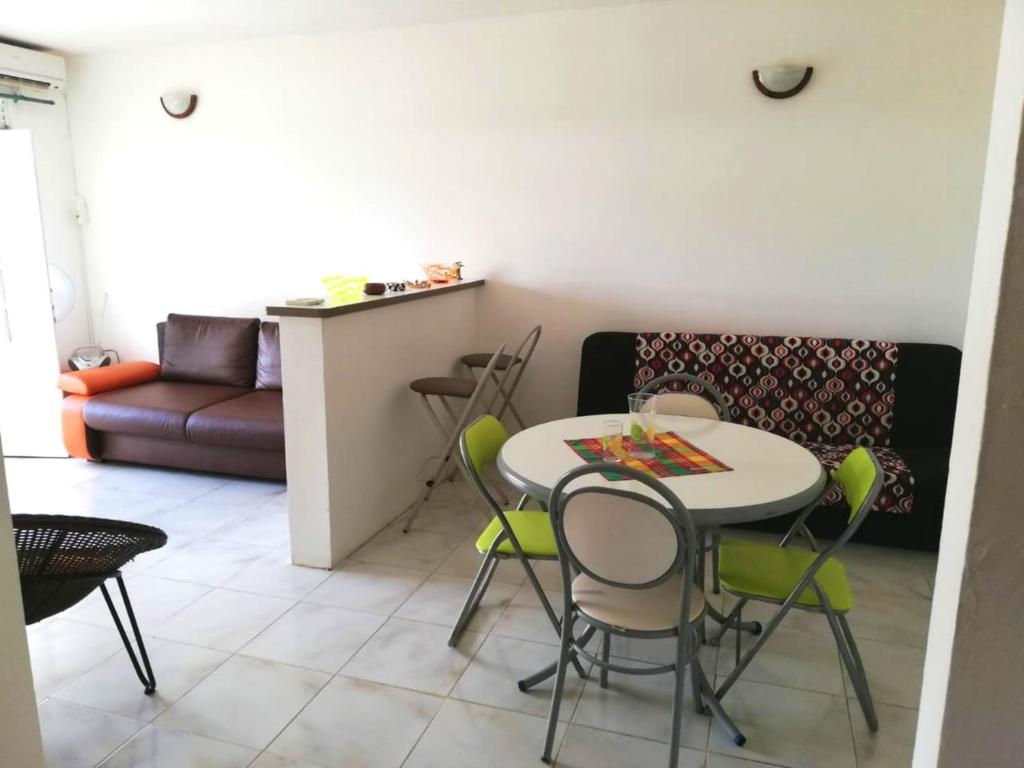 Appartement d'une chambre avec terrasse amenagee et wifi a Vauclin photo 3