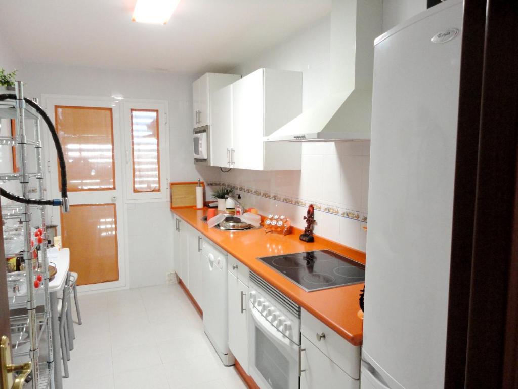 2 bedrooms appartement at Rota 300 m away from the beach with sea view shared pool and enclosed garden photo 3