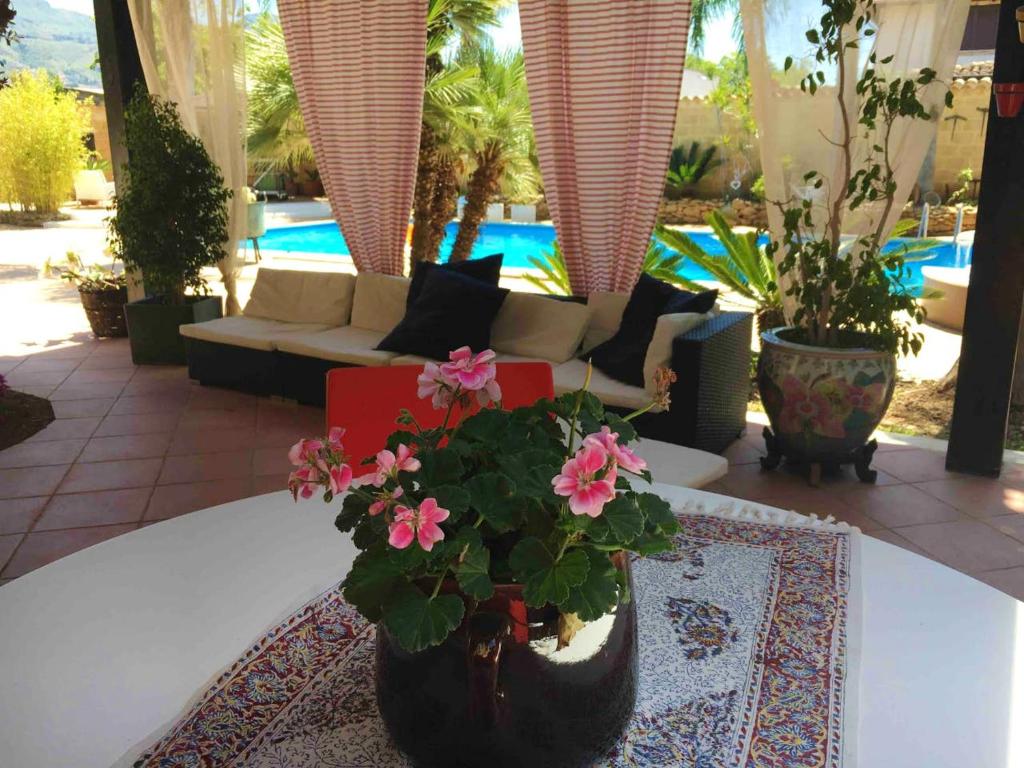 4 bedrooms villa with private pool jacuzzi and enclosed garden at Partinico 9 km away from the beach photo 3