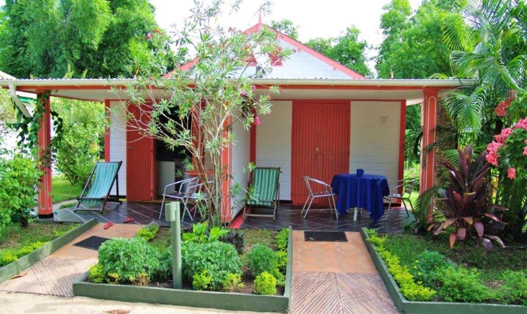 Studio with sea view enclosed garden and wifi at Foulpointe photo 3