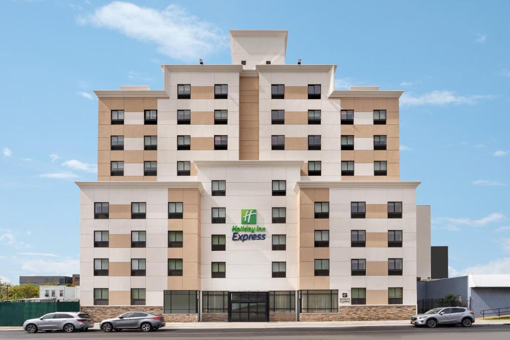 Holiday Inn Express Jamaica - JFK AirTrain - NYC, an IHG Hotel image