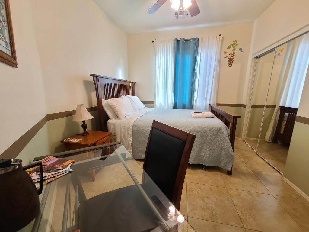 Phoenix home near freeways and airport image