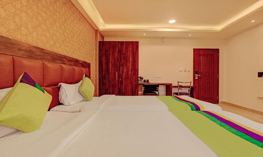 Двухместный ([Sanitized] Deluxe Double Room), Treebo Trend Ample Transit