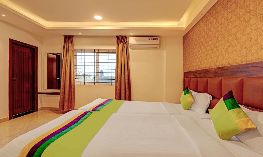 Двухместный ([Sanitized] Deluxe Double Room), Treebo Trend Ample Transit
