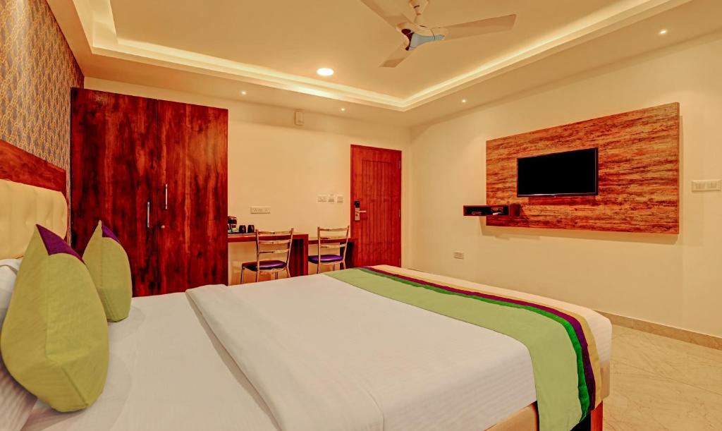 Двухместный ([Sanitized] Deluxe Double Room), Treebo Trend Ample Transit