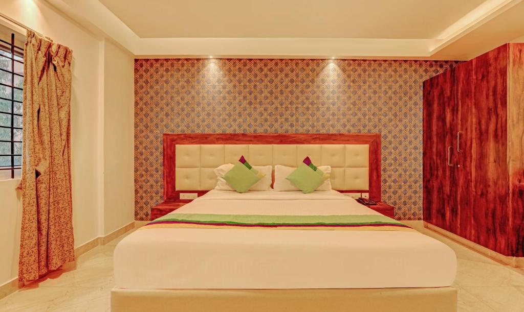 Двухместный ([Sanitized] Deluxe Double Room), Treebo Trend Ample Transit