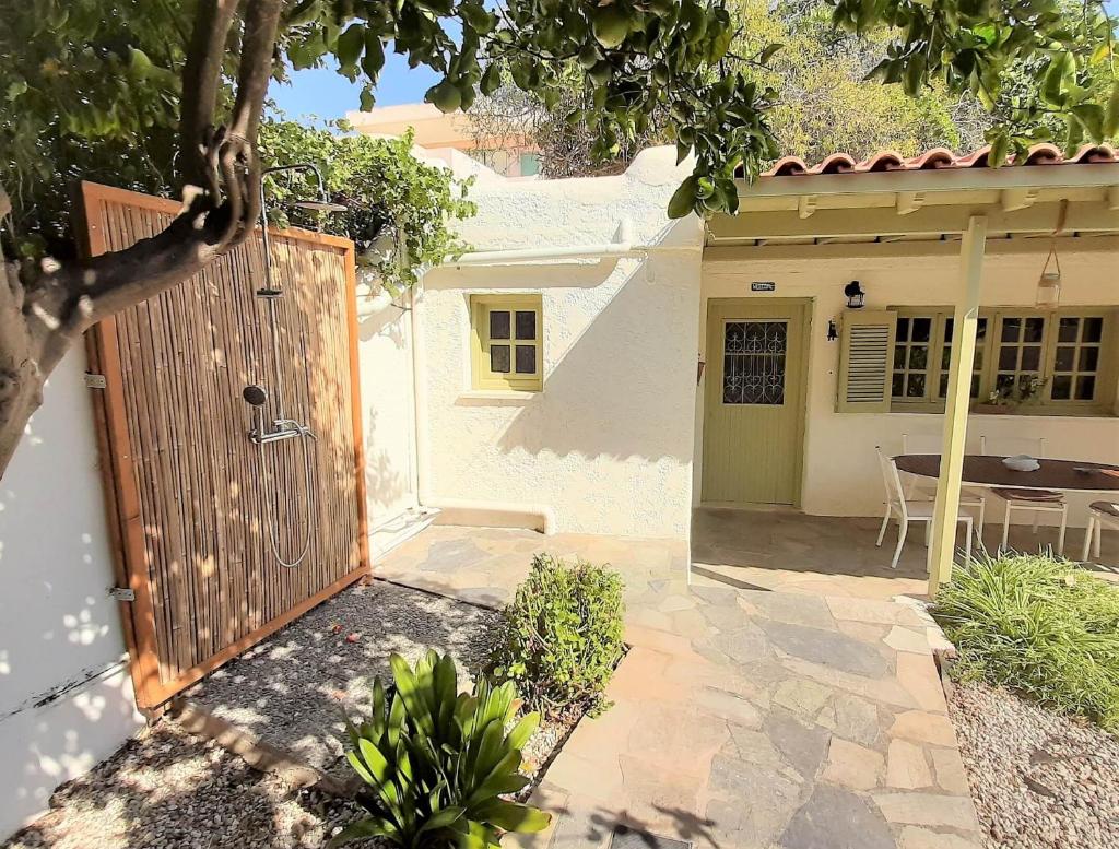 LEMON HOUSE 200m from the beach. photo 4