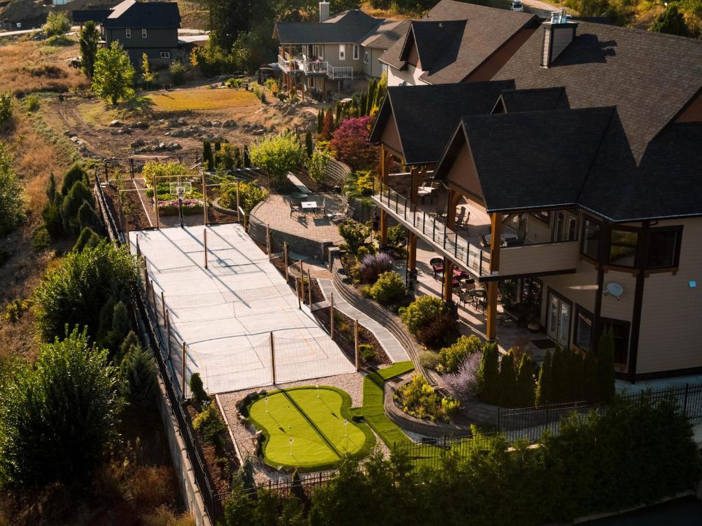 Kootenay Wild Guest Suites photo 1