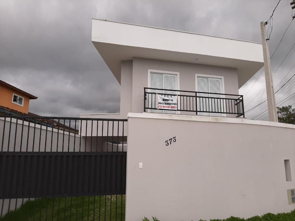 Sobrado frente ao SESC, WIFI 300MB, 2 vagas auto, cozinha, churrasqueira, moderno e reformado