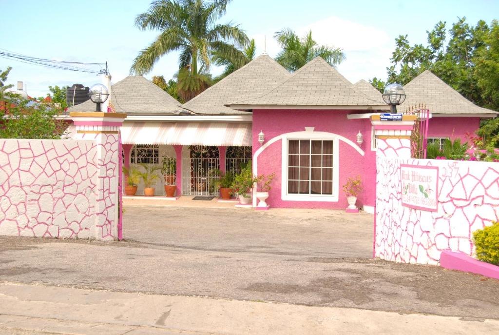 Pink Hibiscus Bed and Breakfast photo 1