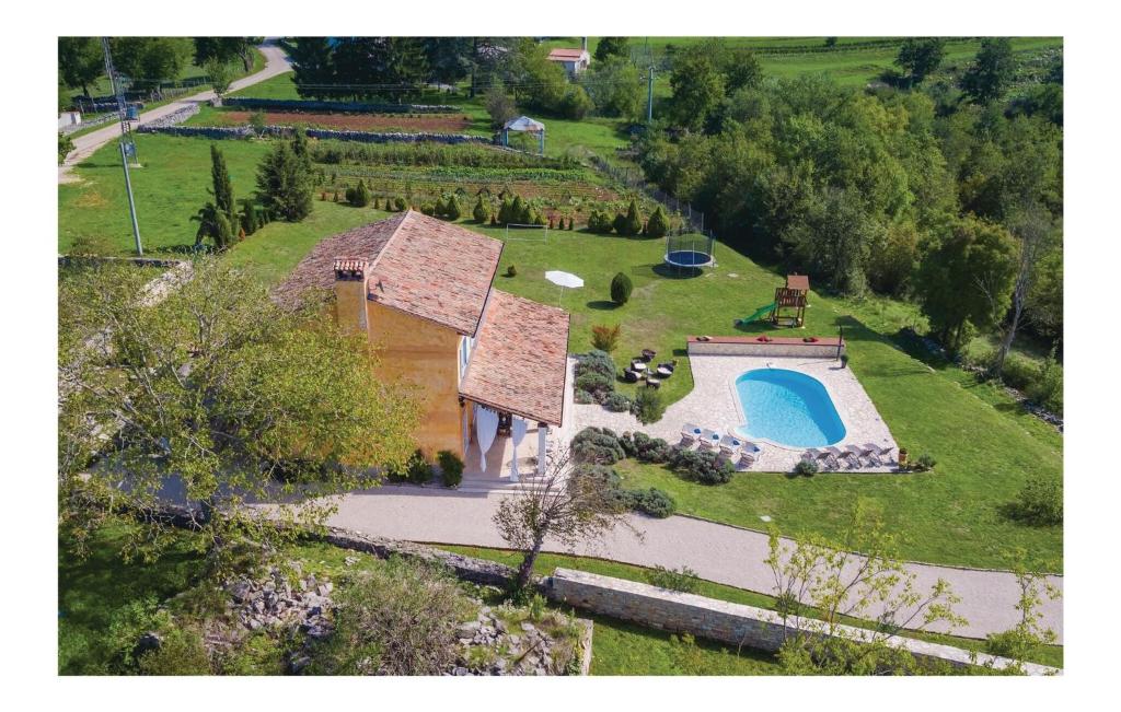 Amazing Home In Poropati With 4 Bedrooms, Wifi And Outdoor Swimming Pool photo 2