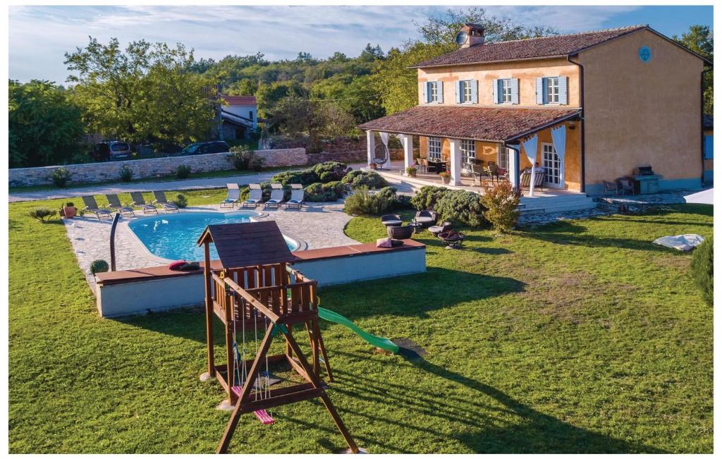 Amazing Home In Poropati With 4 Bedrooms, Wifi And Outdoor Swimming Pool photo 4
