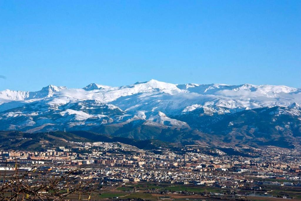 2 bedrooms appartement with city view shared pool and jacuzzi at Ambroz Granada
