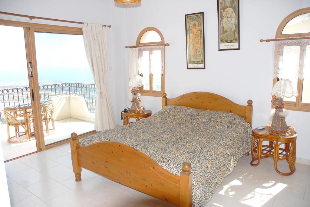 3 bedrooms villa with sea view private pool and enclosed garden at Peyia 3 km away from the beach photo 1