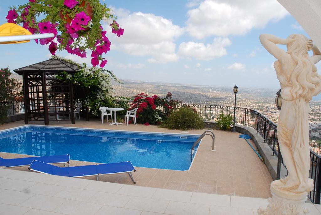 3 bedrooms villa with sea view private pool and enclosed garden at Peyia 3 km away from the beach photo 4