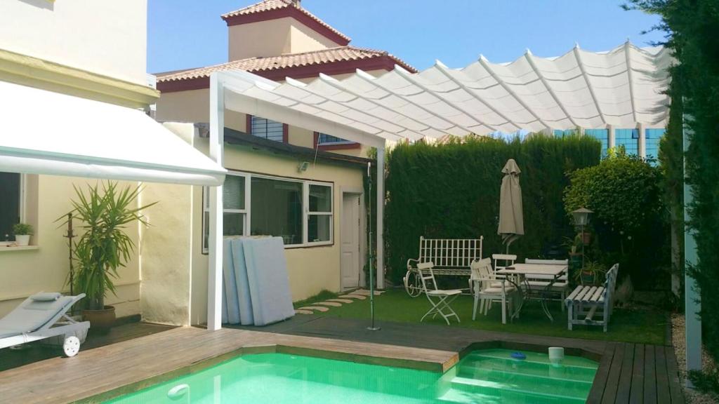 4 bedrooms villa with private pool enclosed garden and wifi at Tomares photo 1