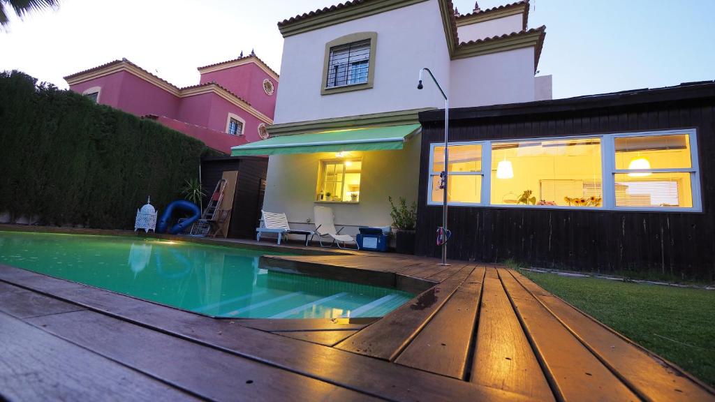 4 bedrooms villa with private pool enclosed garden and wifi at Tomares photo 3