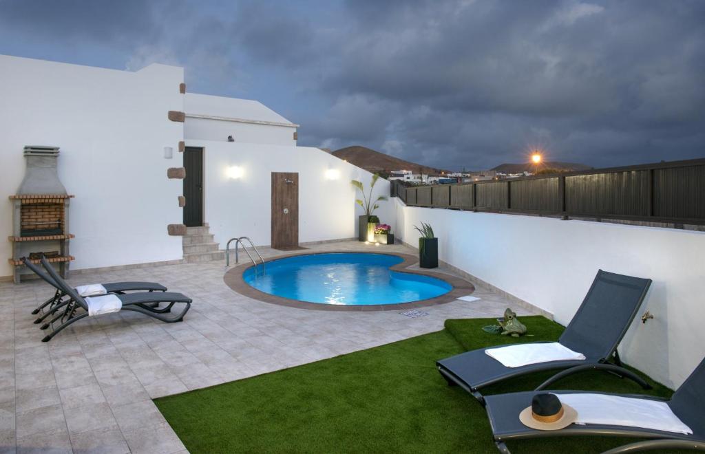 3 bedrooms villa with private pool furnished terrace and wifi at Mancha Blanca 7 km away from the beach photo 2