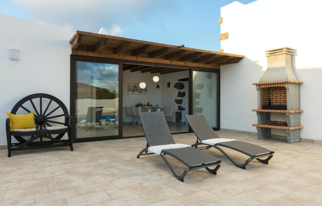 3 bedrooms villa with private pool furnished terrace and wifi at Mancha Blanca 7 km away from the beach photo 3