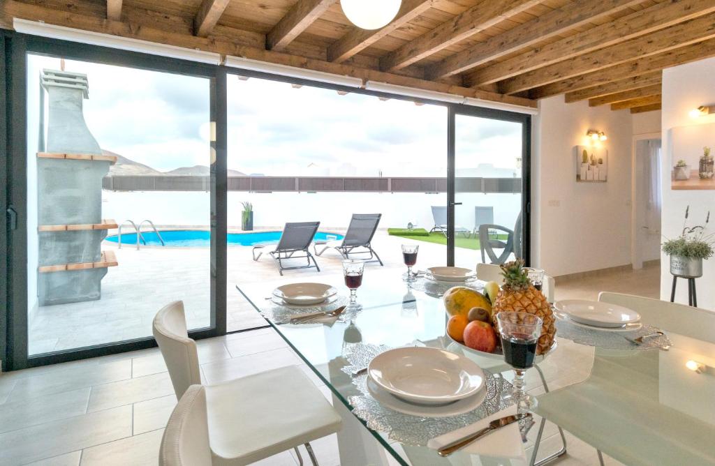 3 bedrooms villa with private pool furnished terrace and wifi at Mancha Blanca 7 km away from the beach photo 1