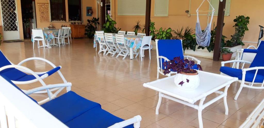 Studio avec piscine privee jardin clos et wifi a Baie Mahault photo 1