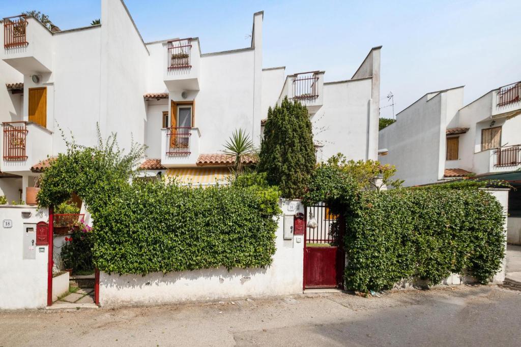 3 bedrooms house at Sabaudia 800 m away from the beach with lake view and enclosed garden
