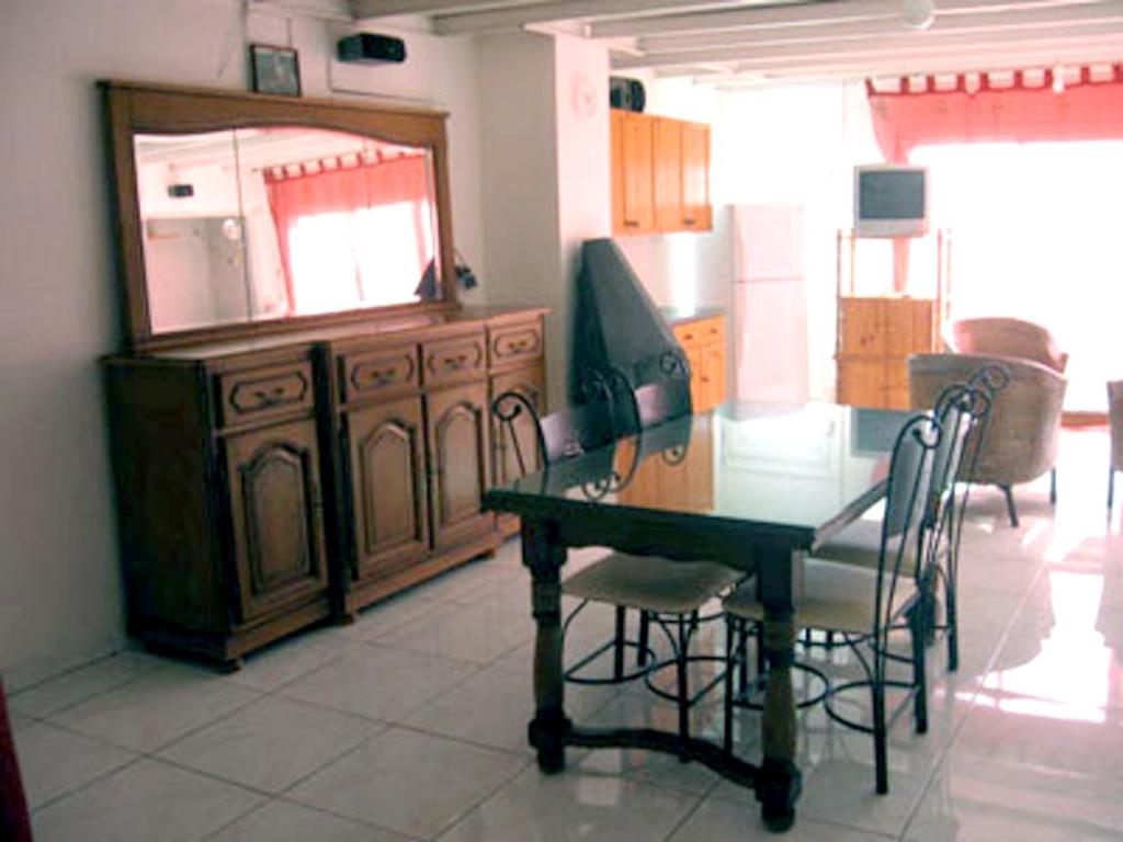 Appartement de 2 chambres avec piscine partagee jacuzzi et jardin clos a Bois De Nefles Saint Paul photo 4
