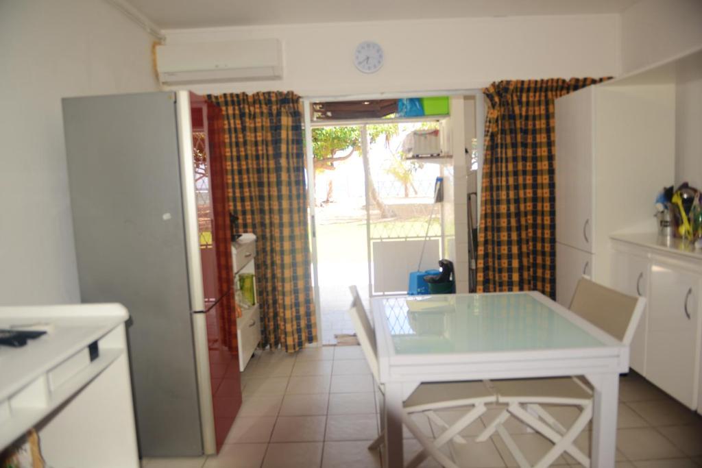 Studio avec vue sur la mer jardin clos et wifi a Le Moule photo 3