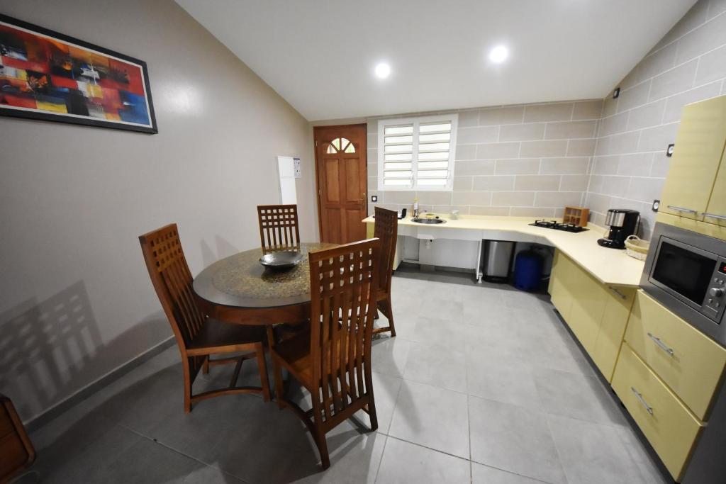 Maison de 2 chambres avec sauna jardin clos et wifi a Sainte Anne a 5 km de la plage photo 4