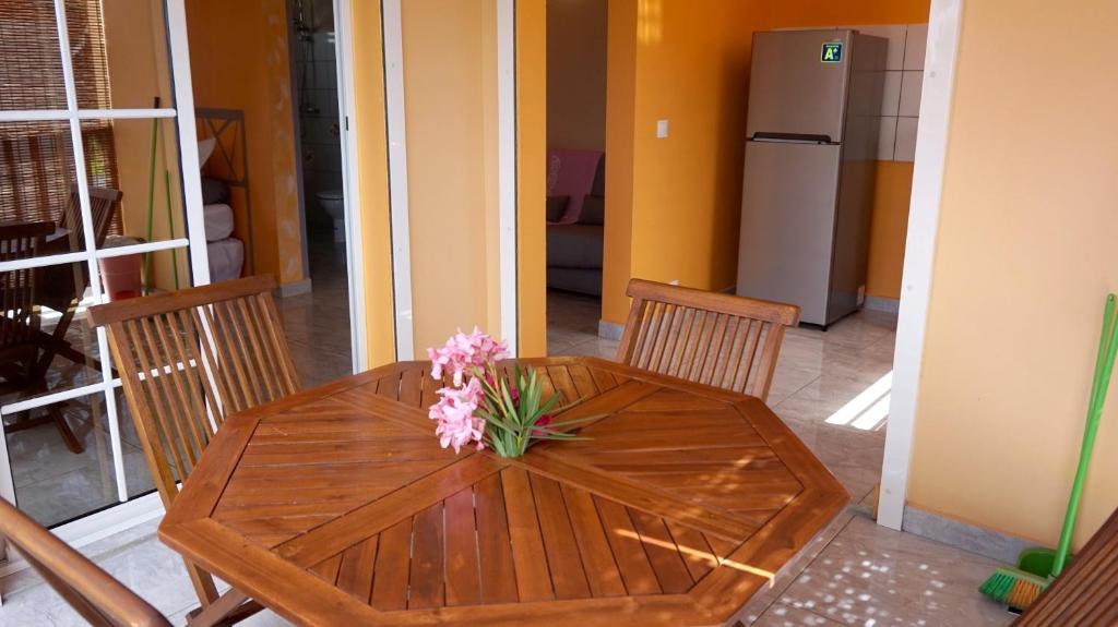 Appartement d'une chambre a Deshaies a 900 m de la plage avec piscine partagee jardin clos et wifi photo 3