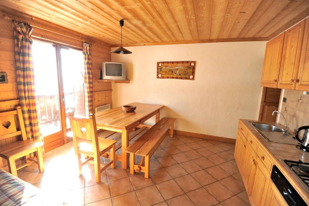 Appartement de 4 chambres a Champagny en Vanoise a 400 m des pistes avec jardin clos et wifi photo 2