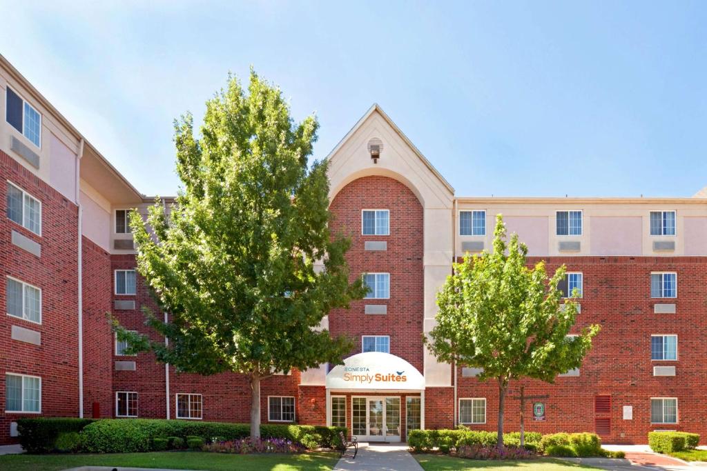 Sonesta Simply Suites Arlington image