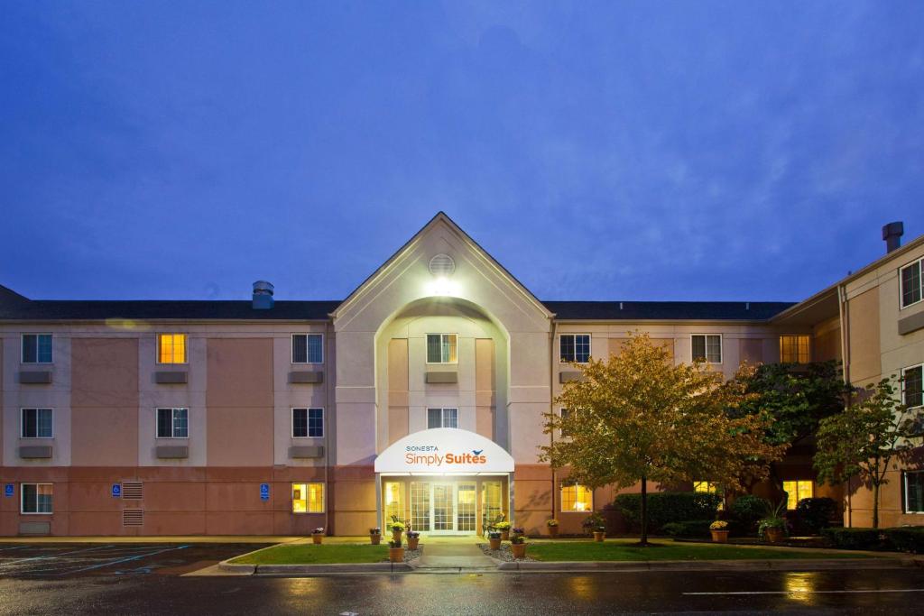 Sonesta Simply Suites Detroit Warren image