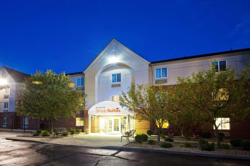 Sonesta Simply Suites Detroit Troy image