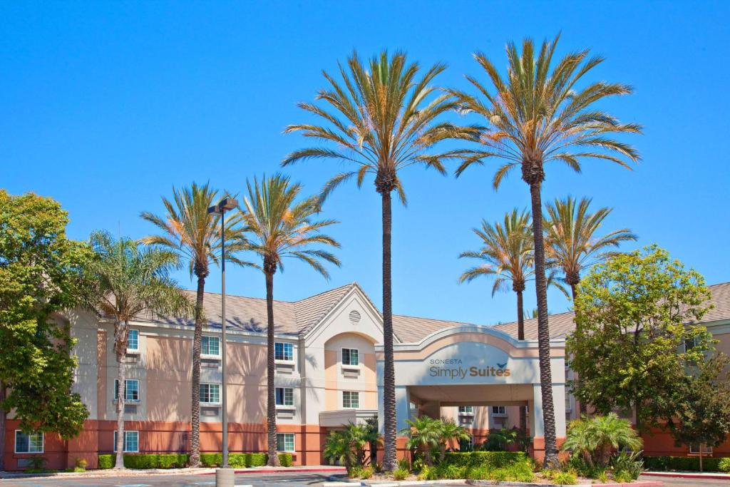 Sonesta Simply Suites Orange County Airport image