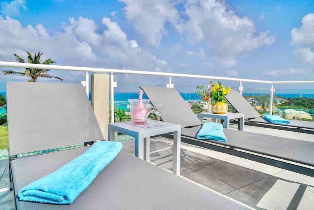 V5 Between sky and sea, Caribbean magical view photo 2